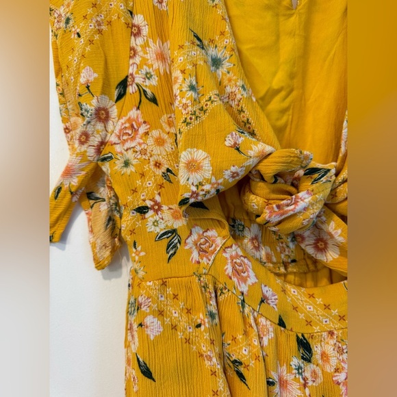 Paper Heart Tied Yellow Floral Romper Size 8 - Picture 4 of 6